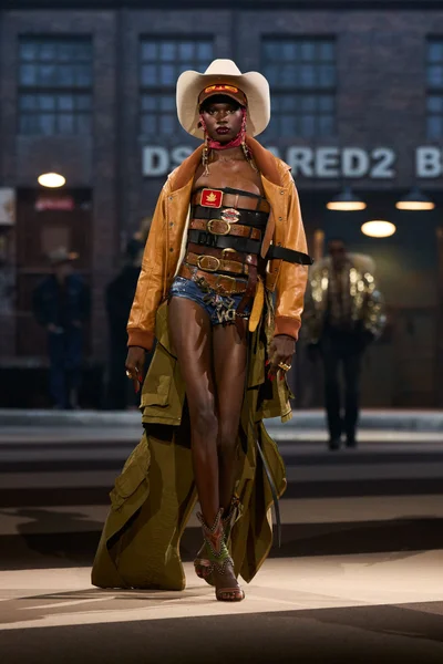 Look 10